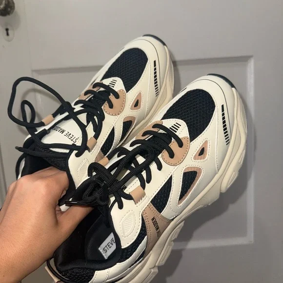 Steve Madden Sneakers - Picture 4 of 5